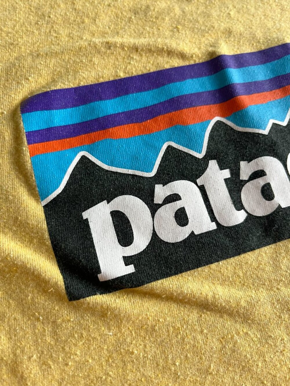 Patagonia yellow logo "Responsibili-Tee" S - Picture 6 of 7